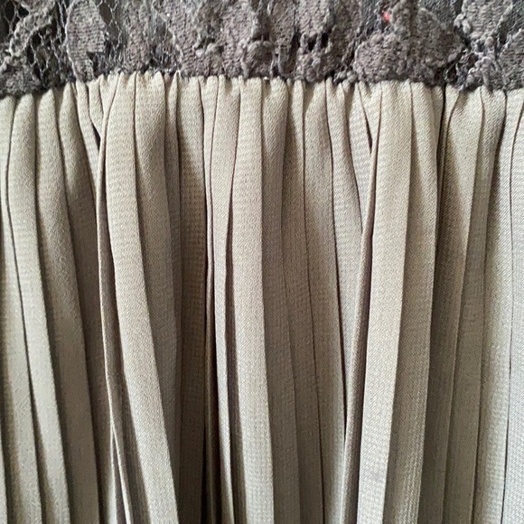 Gray dress - Picture 4 of 5